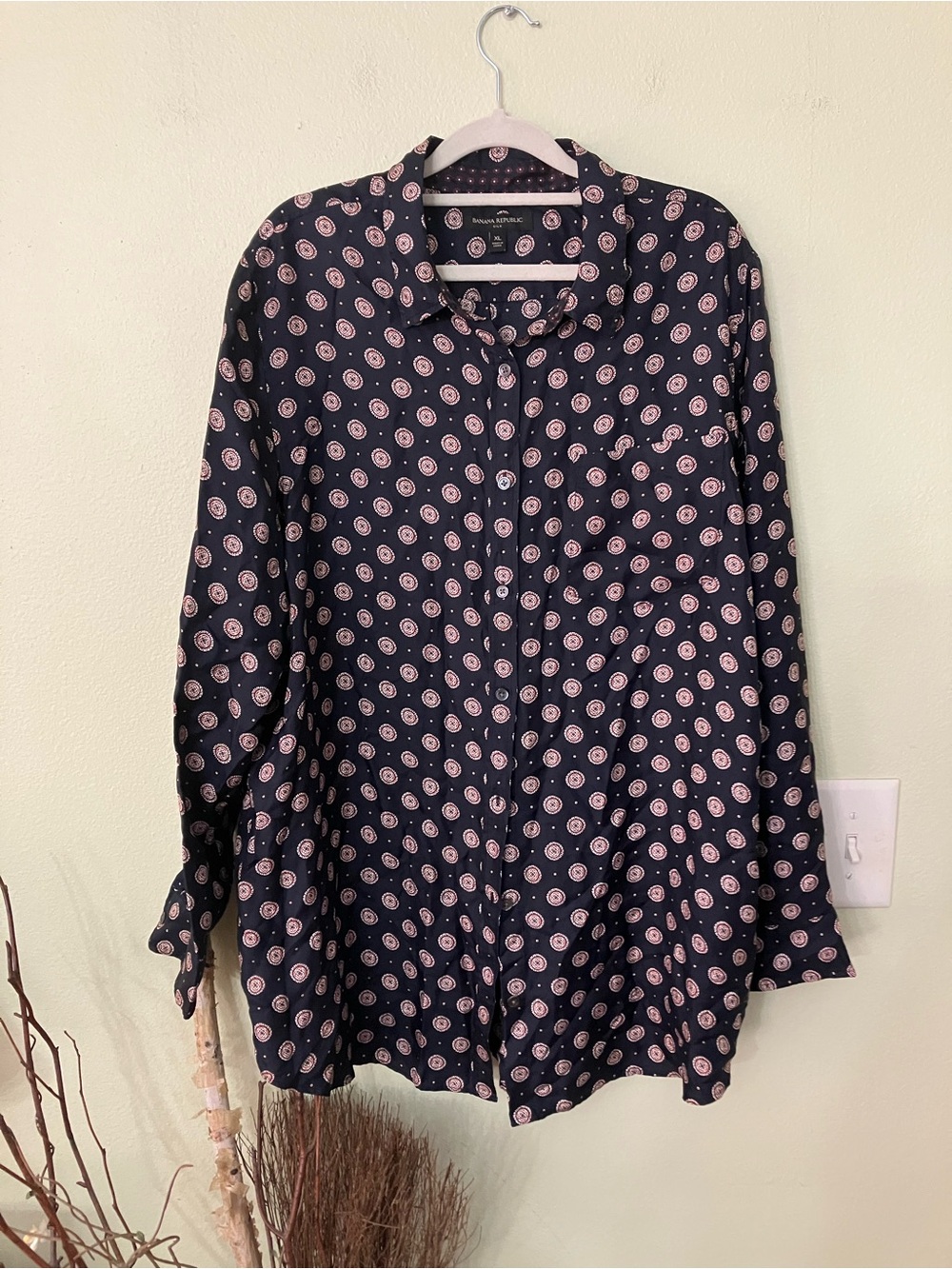 Banana Republic silk navy blue red paisley pattern long sleeved button blouse